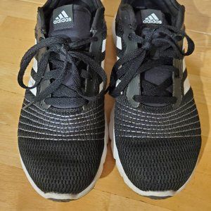 Used black and white Adidas Cloudfoam comfort tennis shoes/sneakers
